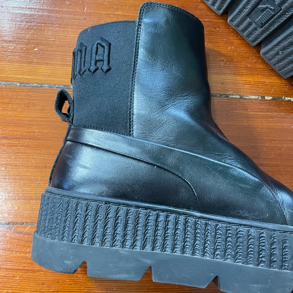 Puma X Fenty Black Chelsea Sneaker Lugg Boot in Triple Black  ~ Size 8 🍄 - Picture 9 of 12